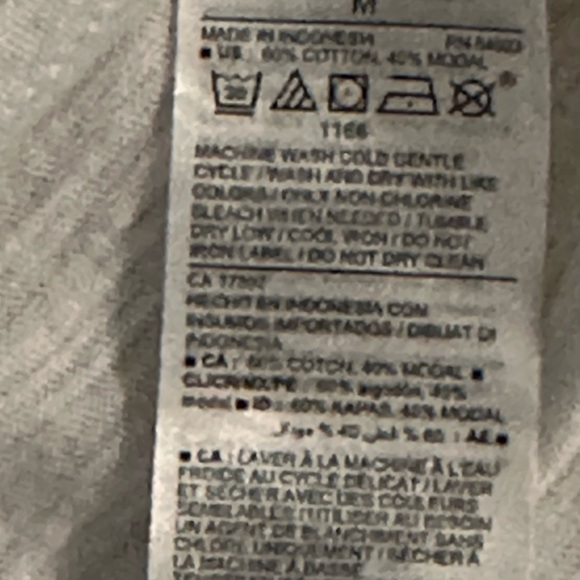 white Old Navy easy tee, medium - Picture 6 of 6